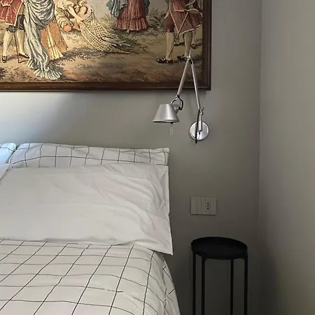 Bilocale Di Design Con Vista In Crocetta Quadronno Apartament
