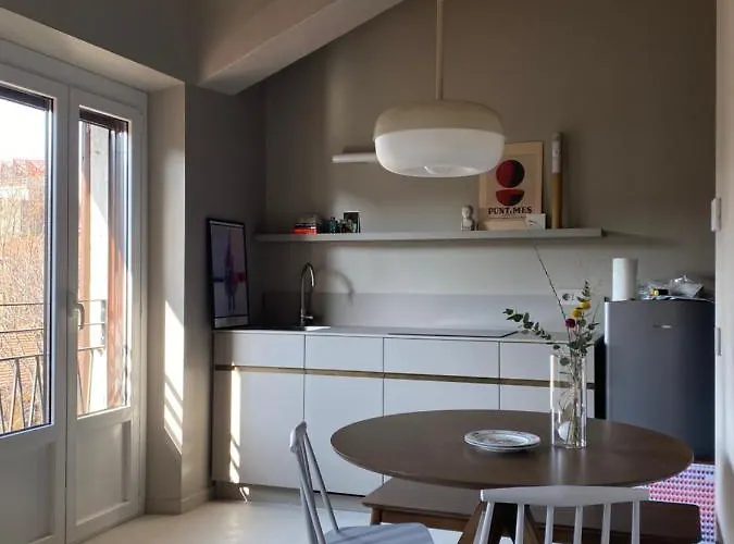 Bilocale Di Design Con Vista In Crocetta Quadronno * Milão