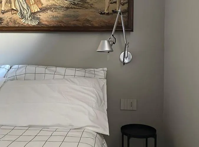 Bilocale Di Design Con Vista In Crocetta Quadronno Apartamento
