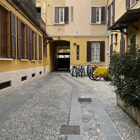 Apartment Bilocale Di Design Con Vista In Crocetta Quadronno
