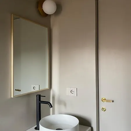 Bilocale Di Design Con Vista In Crocetta Quadronno Apartment