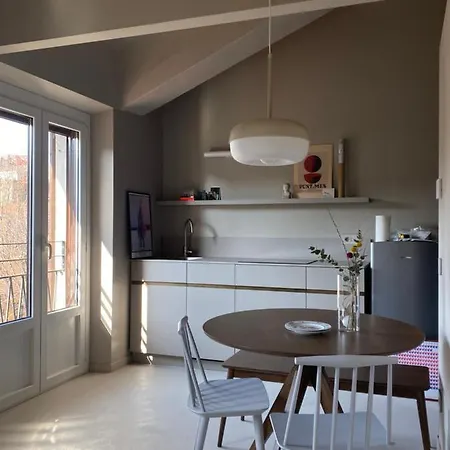 Bilocale Di Design Con Vista In Crocetta Quadronno * Milan