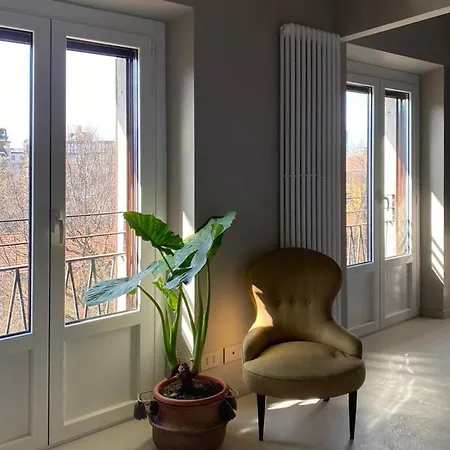 Bilocale Di Design Con Vista In Crocetta Quadronno * Milan